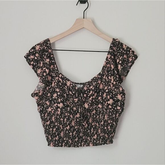 New American Eagle Floral Smocked Ruffle Sleeve Blouse Size Medium NWT - Picture 1 of 8